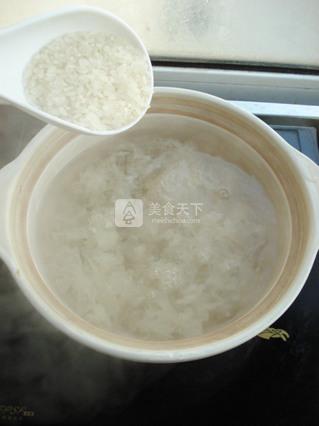 <a href=/shicai/guopin/ManYueMei/index.html target=_blank><u>蔓越莓</u></a><a href=/shicai/shucai/YinEr/index.html target=_blank><u>银耳</u></a><a href=/shicai/guopin/Li/index.html target=_blank><u>梨</u></a>粥