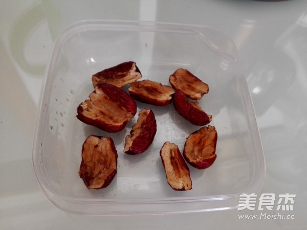 红<a href=/shicai/guopin/Zao/index.html target=_blank><u>枣</u></a><a href=/shicai/mimian/DouJiang/index.html target=_blank><u>豆浆</u></a>的做法