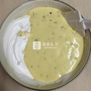 <a href=/shicai/guopin/ManYueMei/index.html target=_blank><u>蔓越莓</u></a>戚风