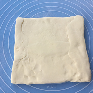 红酒<a href=/shicai/guopin/ManYueMei/index.html target=_blank><u>蔓越莓</u></a>千层酥