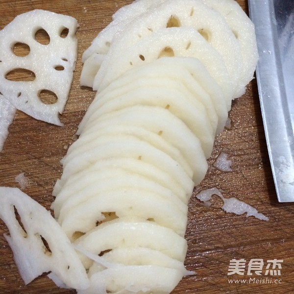 <a href=/shicai/shucai/LianOu/index.html target=_blank><u>莲<a href=/shicai/shucai/Ou/index.html target=_blank><u>藕</u></a></u></a>炒肉片的做法