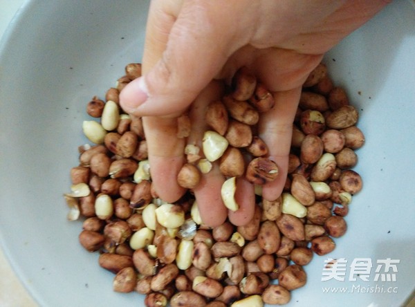 红糖<a href=/shicai/guopin/HuaSheng/index.html target=_blank><u>花生</u></a>汤圆馅儿的做法