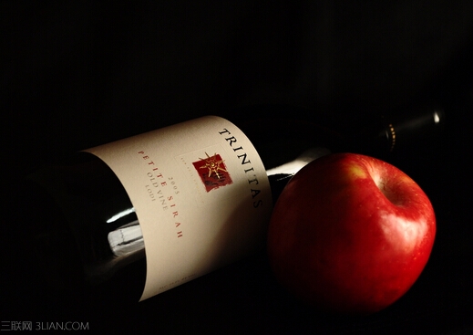 <a href=/shicai/guopin/PingGuo/index.html target=_blank><u>苹果</u></a>酒的家常做法