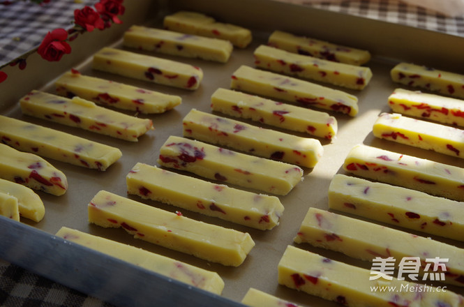 <a href=/shicai/guopin/ManYueMei/index.html target=_blank><u>蔓越莓</u></a>饼干的做法
