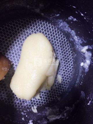 <a href=/shicai/guopin/BoLuo/index.html target=_blank><u>菠萝</u></a>酥皮泡芙