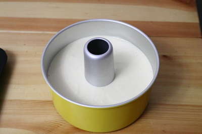 <a href=/shicai/mimian/SuanNai/index.html target=_blank><u>酸奶</u></a><a href=zt/qifengdg target=_blank><u>戚风蛋糕</u></a>步骤7