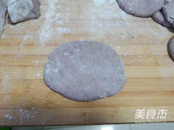 <a href=/shicai/mimian/HeiMi/index.html target=_blank><u>黑米</u></a>酒酿饼的做法