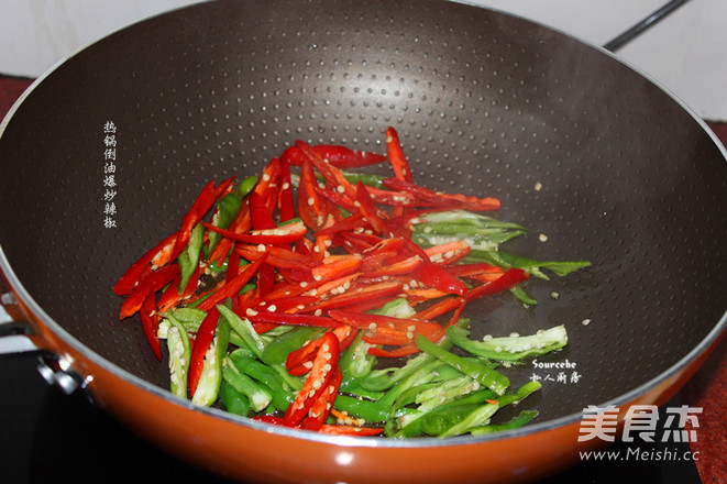彩椒炒肉的做法