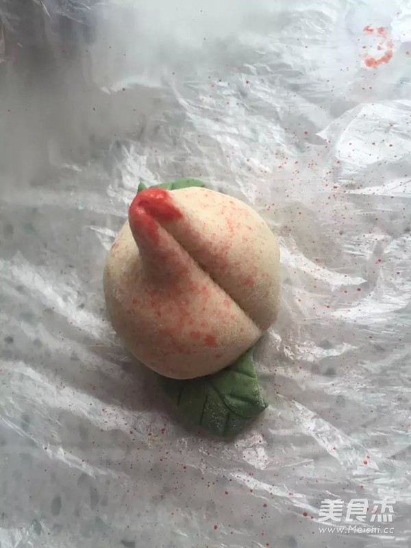 萌哒哒~寿<a href=/shicai/guopin/Tao/index.html target=_blank><u>桃</u></a>馒头的做法