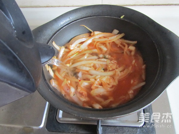 泡菜<a href=/shicai/rouqin/NiuRou/index.html target=_blank><u>牛肉</u></a>乌冬面的做法