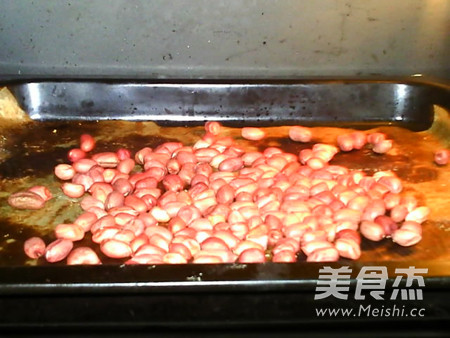 <a href=/shicai/guopin/HuaSheng/index.html target=_blank><u>花生</u></a>糖的做法