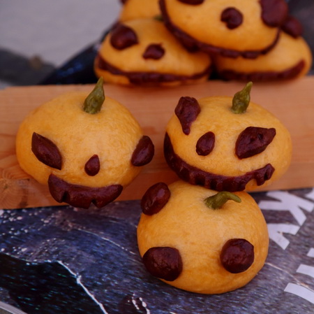 <a href=/shicai/shucai/NanGua/index.html target=_blank><u>南瓜</u></a>馒头的做法