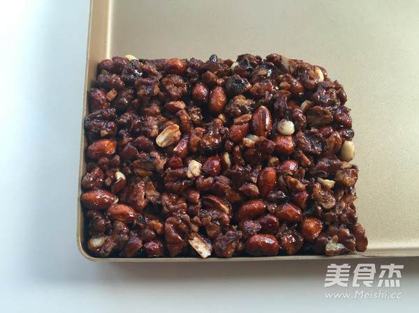 <a href=/shicai/mimian/MianBao/index.html target=_blank><u>面包</u></a>机版核<a href=/shicai/guopin/Tao/index.html target=_blank><u>桃</u></a><a href=/shicai/guopin/HuaSheng/index.html target=_blank><u>花生</u></a>糖的做法