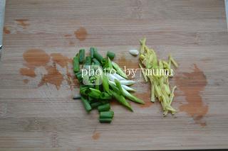 <a href=/shicai/shucai/SiGua/index.html target=_blank><u>丝瓜</u></a><a href=/shicai/shuichanpin/HuaGe/index.html target=_blank><u>花蛤</u></a>汤