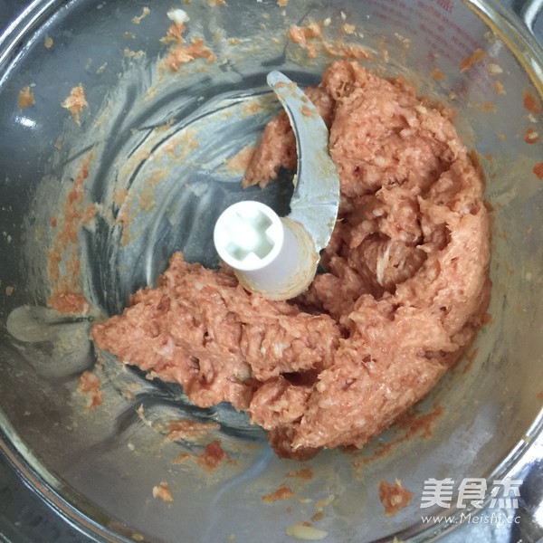 <a href=/shicai/rouqin/YangRou/index.html target=_blank><u>羊肉</u></a>丸子汤的做法