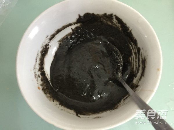 贝壳<a href=/shicai/guopin/HeiZhiMa/index.html target=_blank><u>黑<a href=/shicai/guopin/ZhiMa/index.html target=_blank><u>芝麻</u></a></u></a>花卷的做法