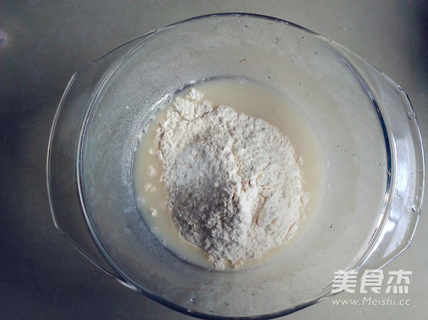 <a href=/shicai/mimian/MianBao/index.html target=_blank><u>面包</u></a>机炼奶<a href=/shicai/shucai/ZiShu/index.html target=_blank><u>紫薯</u></a><a href=/shicai/mimian/TuSi/index.html target=_blank><u>吐司</u></a>的做法