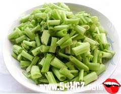 酸辣<a href=/shicai/shucai/KongXinCai/index.html target=_blank><u>空心菜</u></a>梗的做法1