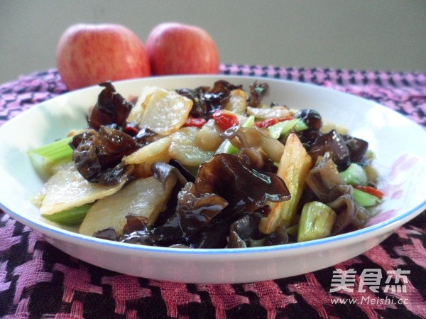 黑<a href=/shicai/shucai/MuEr/index.html target=_blank><u>木耳</u></a>炒<a href=/shicai/shucai/ShanYao/index.html target=_blank><u>山药</u></a>的做法