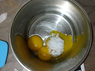 无油<a href=/shicai/mimian/NiuNai/index.html target=_blank><u>牛奶</u></a><a href=zt/qifengdg target=_blank><u>戚风蛋糕</u></a>