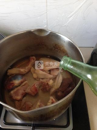 <a href=/shicai/shucai/LianOu/index.html target=_blank><u>莲<a href=/shicai/shucai/Ou/index.html target=_blank><u>藕</u></a></u></a><a href=/shicai/shucai/HuLuoBo/index.html target=_blank><u>胡<a href=/shicai/shucai/LuoBo/index.html target=_blank><u>萝卜</u></a></u></a>鸡汤