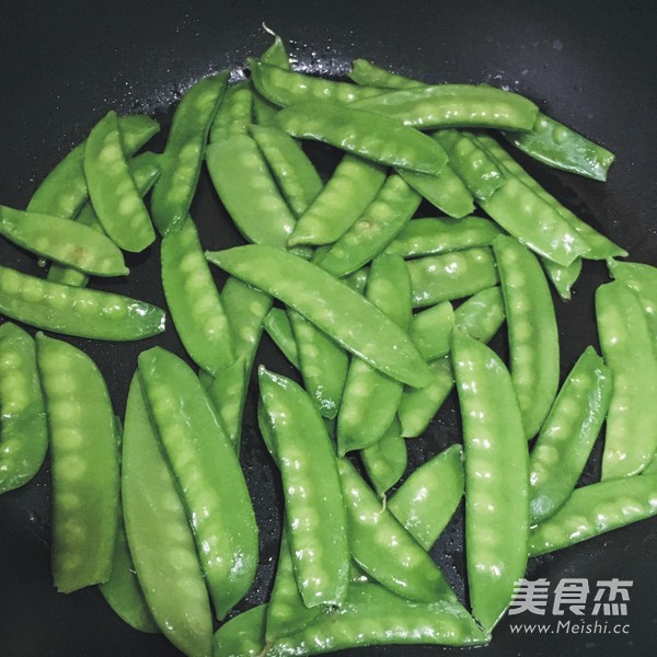 虫草花炒<a href=/shicai/shucai/XingBaoGu/index.html target=_blank><u><a href=/shicai/guopin/Xing/index.html target=_blank><u>杏</u></a>鲍菇</u></a>的做法