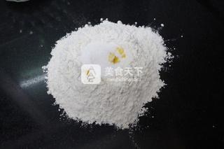 核<a href=/shicai/guopin/Tao/index.html target=_blank><u>桃</u></a>椰蓉花形<a href=/shicai/mimian/MianBao/index.html target=_blank><u>面包</u></a>