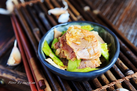 拍<a href=/shicai/shucai/HuangGua/index.html target=_blank><u>黄瓜</u></a>拌<a href=/shicai/rouqin/ZhuJian/index.html target=_blank><u>猪腱</u></a>子肉的做法