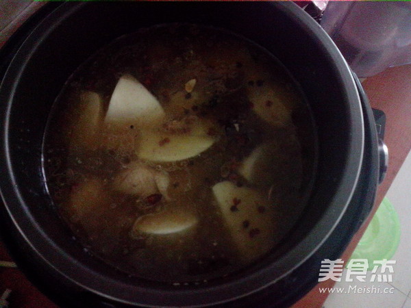 白<a href=/shicai/shucai/LuoBo/index.html target=_blank><u>萝卜</u></a>煲<a href=/shicai/rouqin/YaRou/index.html target=_blank><u>鸭肉</u></a>的做法