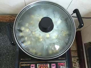 <a href=/shicai/shucai/YinEr/index.html target=_blank><u>银耳</u></a><a href=/shicai/guopin/LianZi/index.html target=_blank><u>莲子</u></a>羹