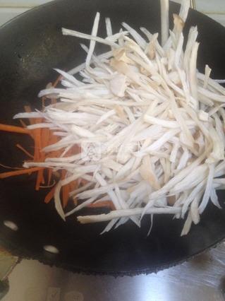 干煸手撕<a href=/shicai/shucai/XingBaoGu/index.html target=_blank><u><a href=/shicai/guopin/Xing/index.html target=_blank><u>杏</u></a>鲍菇</u></a>