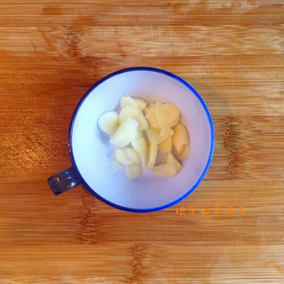 清炒<a href=/shicai/shucai/TuDou/index.html target=_blank><u>土豆</u></a>丝（微辣版）