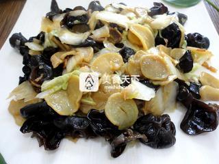 <a href=/shicai/shucai/MuEr/index.html target=_blank><u>木耳</u></a>炒<a href=/shicai/shucai/BaiCai/index.html target=_blank><u>白菜</u></a><a href=/shicai/shucai/TuDou/index.html target=_blank><u>土豆</u></a>干