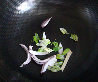 <a href=/shicai/shucai/JiTuiGu/index.html target=_blank><u><a href=/shicai/rouqin/JiTui/index.html target=_blank><u>鸡腿</u></a>菇</u></a>炒<a href=/shicai/shucai/LuoBo/index.html target=_blank><u>萝卜</u></a>