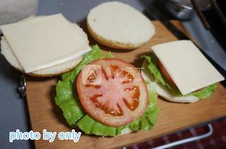 <a href=/shicai/rouqin/ZhuRou/index.html target=_blank><u>猪肉</u></a>汉堡包