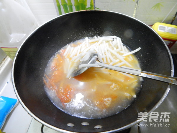 <a href=/shicai/shucai/XiHongShi/index.html target=_blank><u>西红柿</u></a><a href=/shicai/rouqin/JiDan/index.html target=_blank><u>鸡蛋</u></a><a href=/shicai/mimian/NianGao/index.html target=_blank><u>年糕</u></a>汤的做法