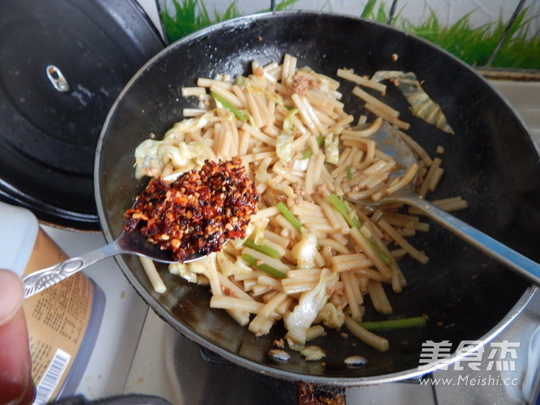 蛋皮<a href=/shicai/rouqin/HuoTui/index.html target=_blank><u>火腿</u></a>炒<a href=/shicai/mimian/NianGao/index.html target=_blank><u>年糕</u></a>的做法