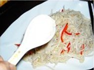 <a href=zt/lbjzg target=_blank><u>凉拌金针菇</u></a>的做法<!-- 图解7 -->