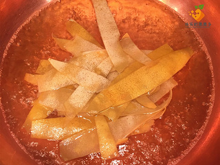 自制<a href=/shicai/diaoweipin/FengMi/index.html target=_blank><u>蜂蜜</u></a><a href=/shicai/guopin/YouZi/index.html target=_blank><u>柚子</u></a>茶