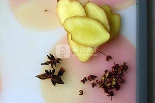 <a href=/shicai/shuichanpin/MoYu/index.html target=_blank><u>墨鱼</u></a>干<a href=/shicai/rouqin/AnChun/index.html target=_blank><u>鹌鹑</u></a>蛋红烧肉