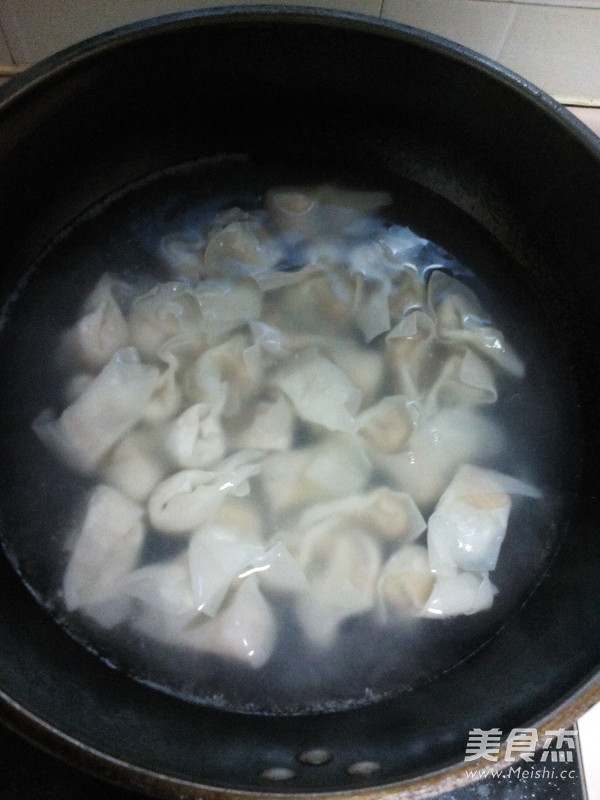 <a href=/shicai/rouqin/ZhuRou/index.html target=_blank><u>猪肉</u></a>大葱馄饨的做法