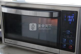 <a href=/shicai/guopin/LanMei/index.html target=_blank><u>蓝莓</u></a>蛋糕