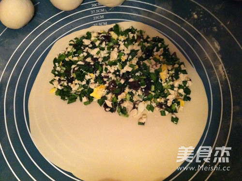 <a href=/shicai/shucai/JiuCai/index.html target=_blank><u>韭菜</u></a><a href=/shicai/rouqin/JiDan/index.html target=_blank><u>鸡蛋</u></a>馅饼的做法