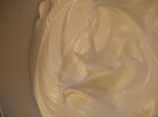 长颈鹿<a href=zt/qifengdg target=_blank><u>戚风蛋糕</u></a>卷