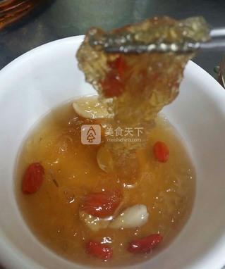 <a href=/shicai/shucai/BaiHe/index.html target=_blank><u>百合</u></a><a href=/shicai/guopin/GouQi/index.html target=_blank><u>枸杞</u></a><a href=/shicai/yaoshi/YaWo/index.html target=_blank><u>燕窝</u></a>