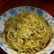 家常版炒绿豆芽的做法