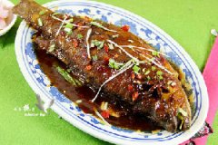 酱焖荷包鲈鱼的家常做法
