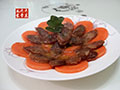 腊肠蒸红萝卜的做法