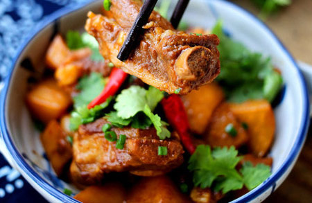 土豆炖排骨的做法大全