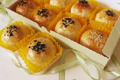 莲蓉馅蛋黄酥的家常做法